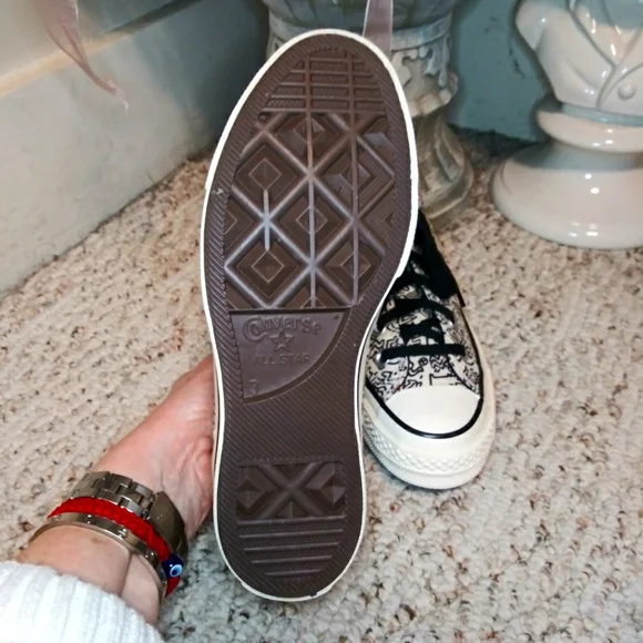 Converse Keith Haring 2021 Unisex Dancing Figures Black, Red/White Chuck Taylors - Picture 8 of 11